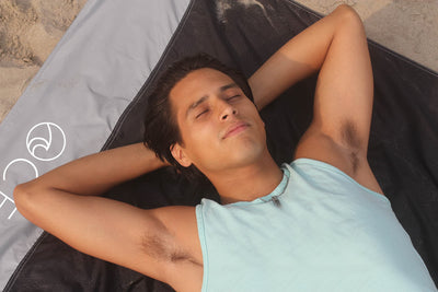 Oceas Outdoor Pocket Blanket - Ideal Sand Proof and Waterproof Picnic Blanket for Beach, Hiking, and Festival Use - Foldable and Compact Mat Easily Fits Into Small Portable Bag